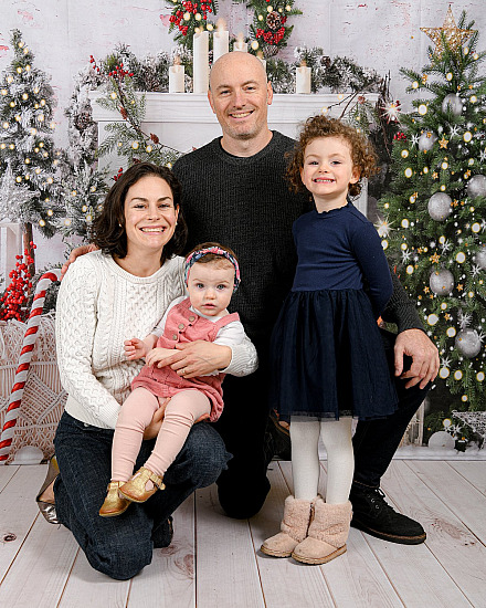 December 2nd, 2023-North Vancouver Studio-Holiday Family Portrait Mini Sessions
